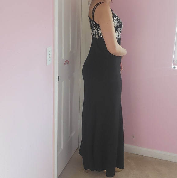 AIDAN BY AIDAN MATTOX SPAGHETTI STRAP EMBROIDERED BODICE ZIPPER BACK/SIZE 8 - Picture 4 of 13